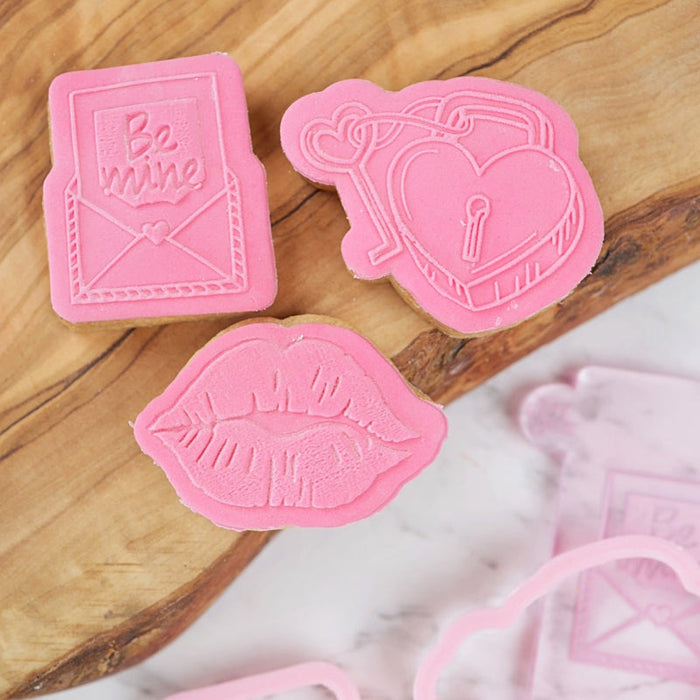Sweet Stamp Cutter& Stamp - Amy Jane Collection "Pucker Up"